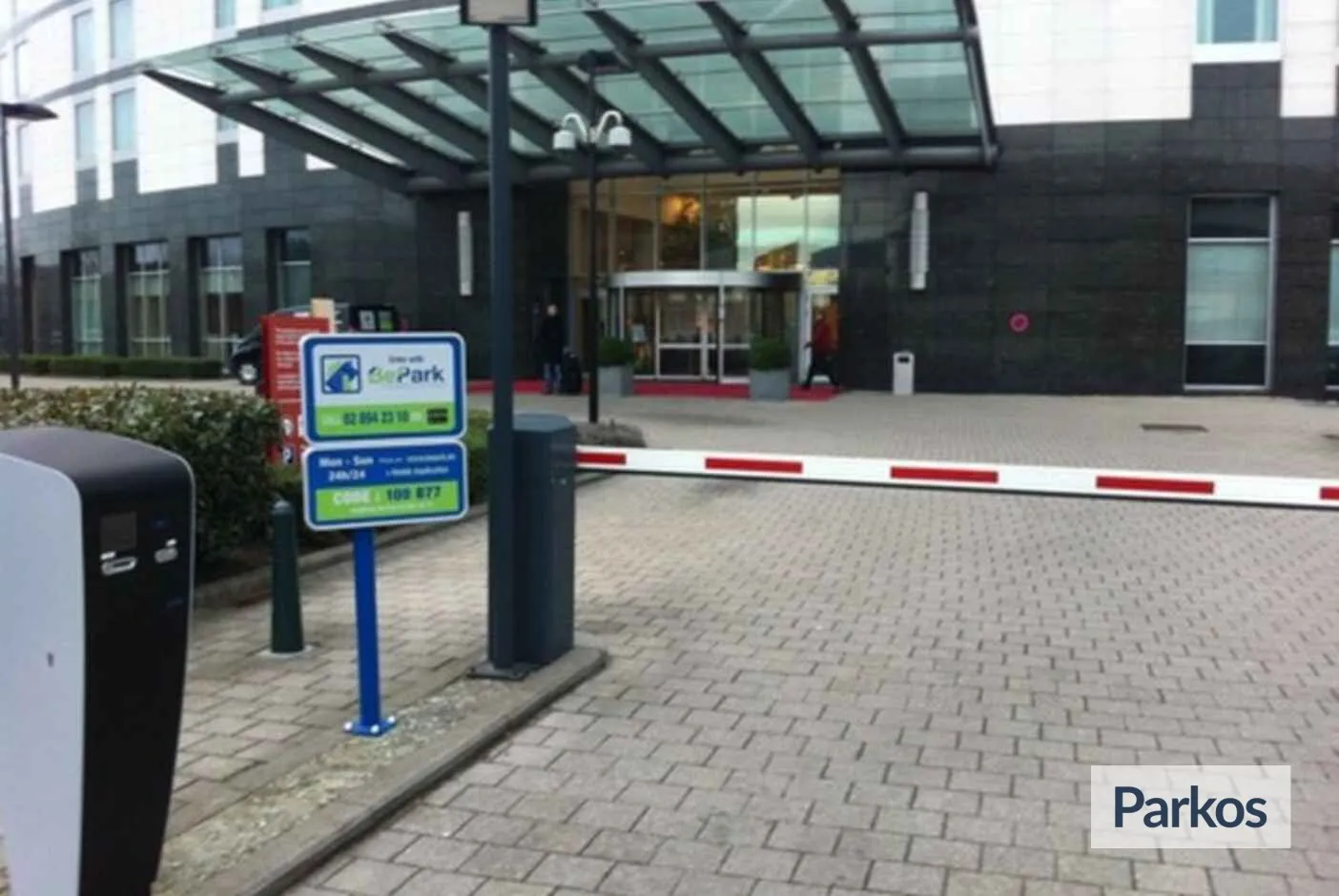 ParkBee Crowne Plaza Brussels Airport - Parkeren Zaventem - picture 1